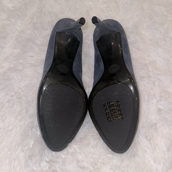 Brand New- Michael Kors Blue Suede Heels- Size 7.5 - Picture 5 of 8